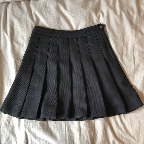 Super Cute Never Worn With Tags Black H&M Pleated School/Tennis Skirt - Picture 2 of 5